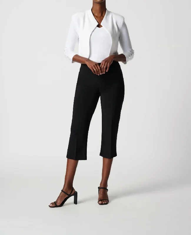 Classic Capri Pants In Black